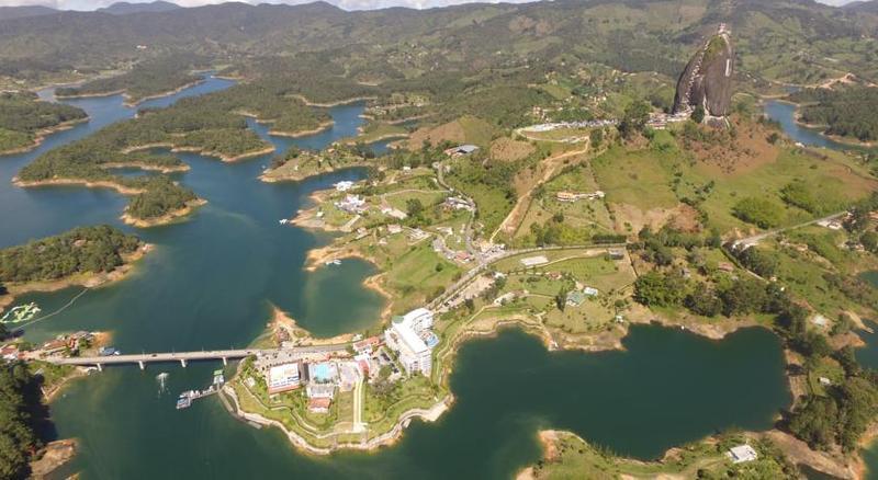 Hotel Los Recuerdos Guatape Exterior photo