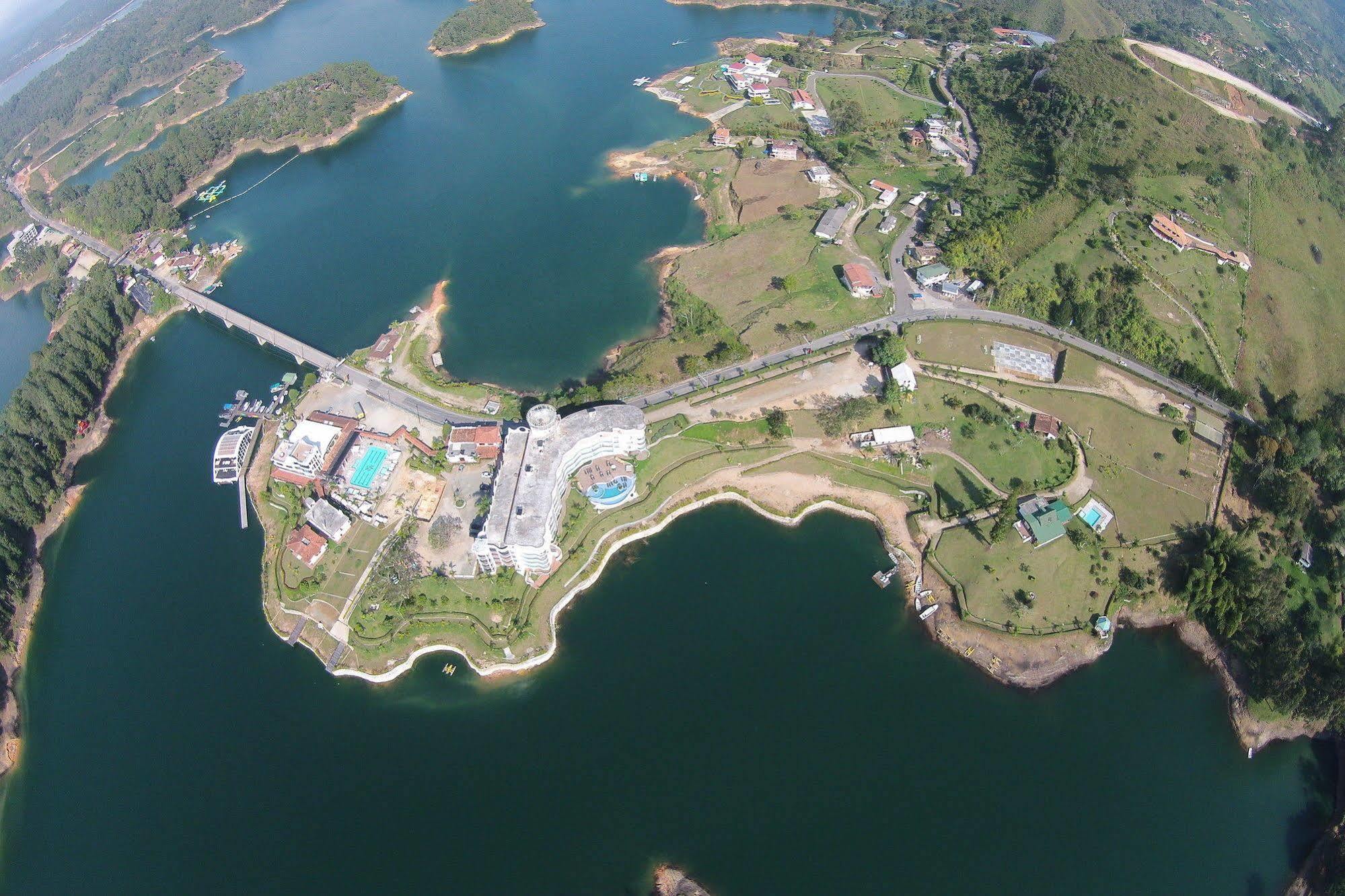 Hotel Los Recuerdos Guatape Exterior photo