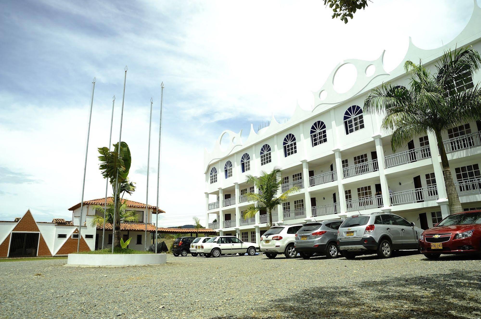 Hotel Los Recuerdos Guatape Exterior photo